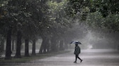 Regenreichste Städte Deutschlands – Person mit Regenschirm