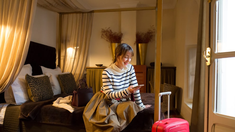 Alleine verreisen kann toll sein – und oft (scheinbar) unverhältnismäßig teuer. TRAVELBOOK erklärt, warum Singles oft zahlen müssen wie Paare