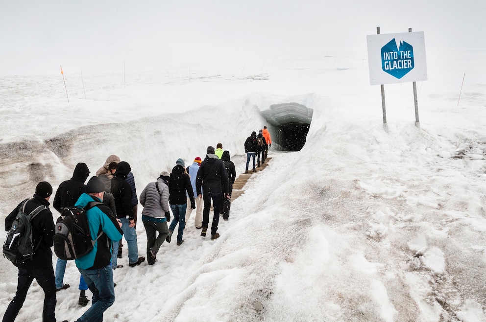 „Into the Glacier“