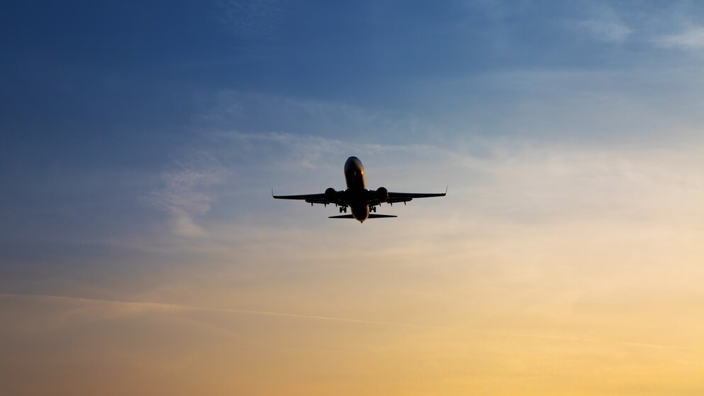 Wer in diesem Winter in den Urlaub fliegen möchte, sollte auf den richtigen Zeitpunkt warten