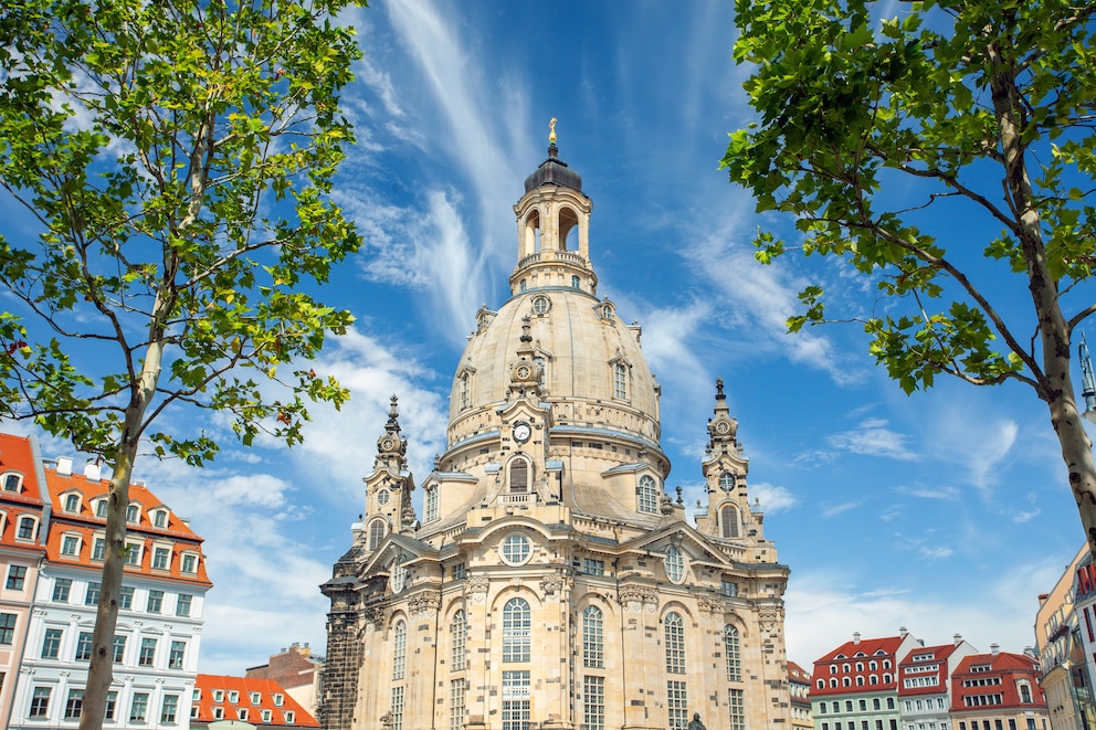 Die Frauenkirche ist eine der bekanntesten Sehenswürdigkeiten in Dresden