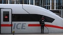 Wer mit dem ICE fährt, hat oft eine Zugbindung. TRAVELBOOK weiß, wann sie aufgehoben wird.