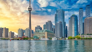 Die Skyline von Toronto mit dem Wahrzeichen, dem CN Tower
