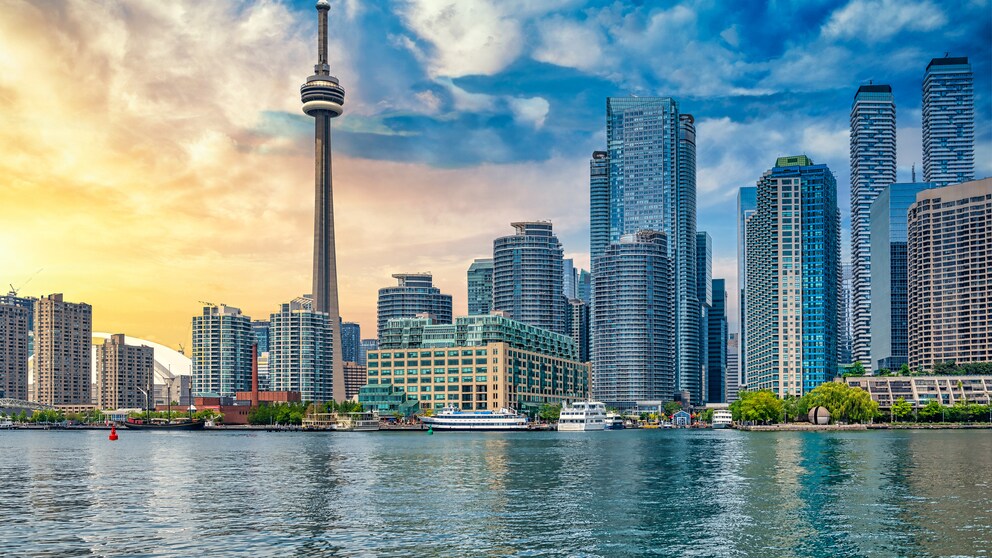 Die Skyline von Toronto mit dem Wahrzeichen, dem CN Tower