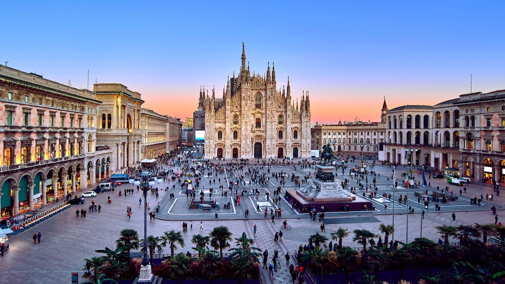Der Blick auf die Piazza Del Duomo in Mailand