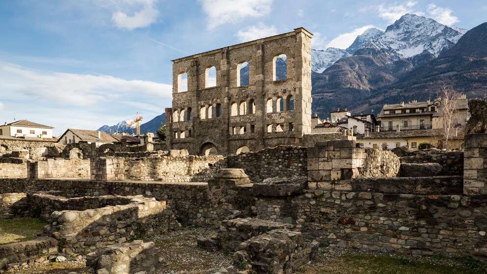 Im Aostatal erwarten Besucher Berge, historische Ruinen, Seen und jede Menge leckeres Essen
