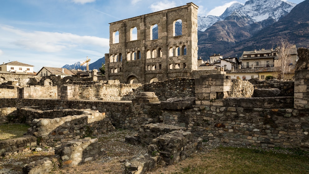 Im Aostatal erwarten Besucher Berge, historische Ruinen, Seen und jede Menge leckeres Essen