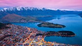 Sonnenuntergang über Queenstown und dem Lake Wakatipu in Neuseeland