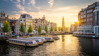 Die Hauptstadt Amsterdam ist eins der beliebtesten Ziele in den Niederlanden
