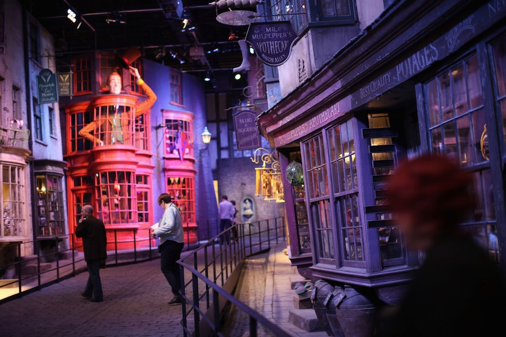 In den Warner Bros. Studios in Leavesden kann man unter anderem das Filmset der Winkelgasse bestaunen