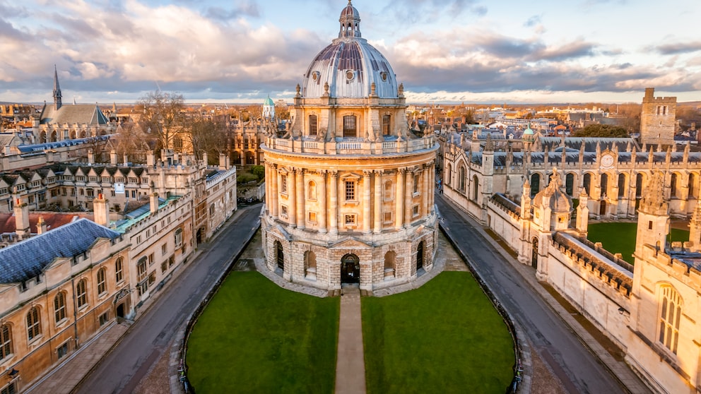 Das 1737 bis 1749 erbaute „The Radcliffe Camera“ in Oxford wird heute als Lesesaal der Bodleian-Bibliothek genutzt und ist eines der beeindruckendsten Gebäude der britischen Stadt