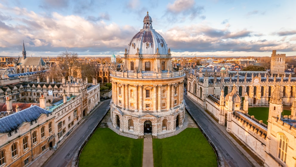 Das 1737 bis 1749 erbaute „The Radcliffe Camera“ in Oxford wird heute als Lesesaal der Bodleian-Bibliothek genutzt und ist eines der beeindruckendsten Gebäude der britischen Stadt