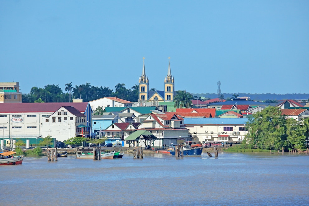 Paramaribo ist eine spannende Stadt, eine Unterkunft sollte man aber eher außerhalb wählen