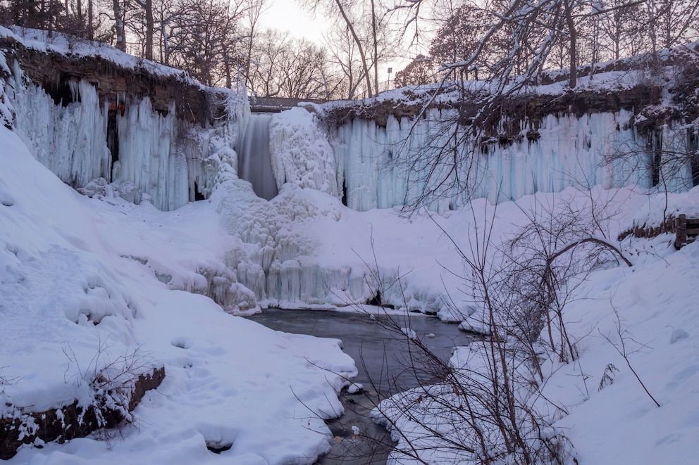 Die Minnehaha-Wasserfälle in Minneapolis verwandeln sich im Winter mitunter in eine faszinierende Eislandschaft