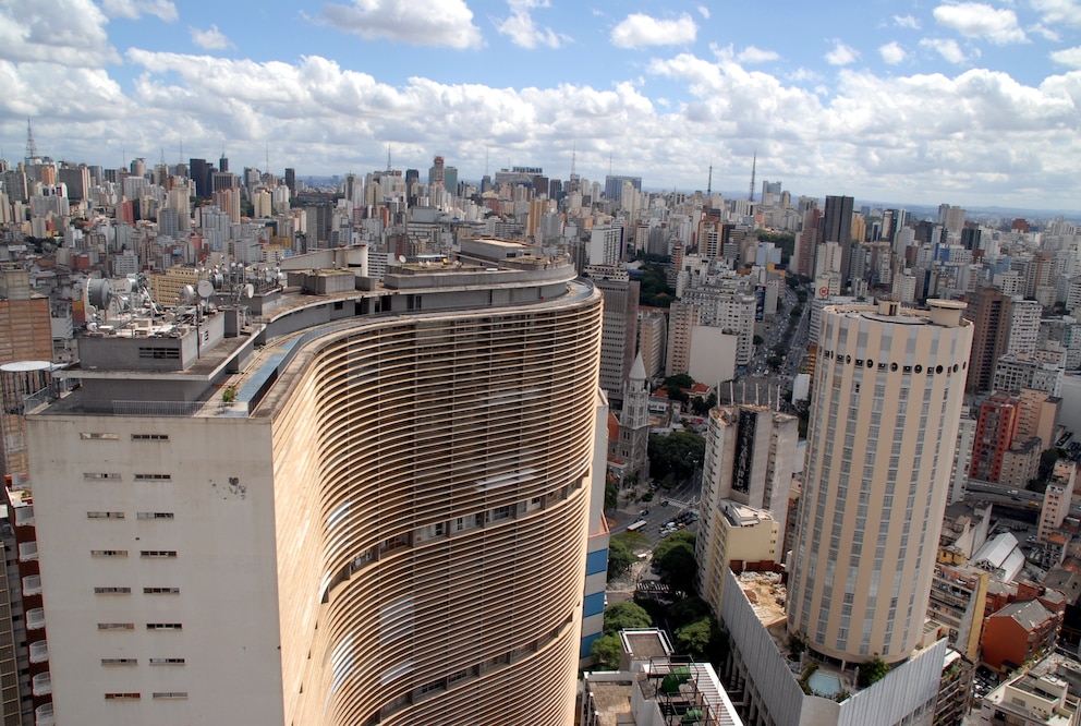 Das Edifício Copan ist 165 Meter hoch