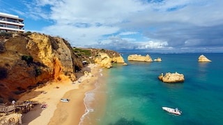 Dass Portugal schöne Strände hat – so wie die Praia da Dona Ana an der Algarve – weiß man. Aber es gibt auch Dinge, die sind weniger bekannt. Wir verraten einige unten