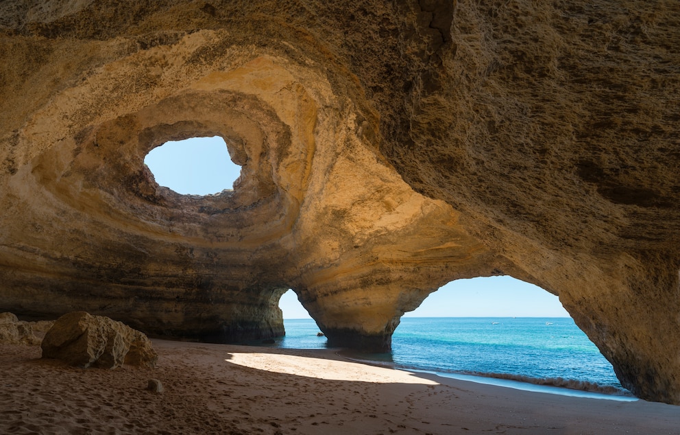 Praia de Benagil in Lagoa