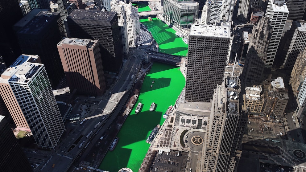 St. Patrick's Day Chicago River Grün