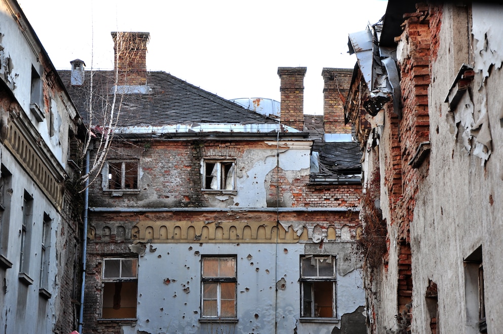 Ein zerstörtes Gebäude in Sarajevo