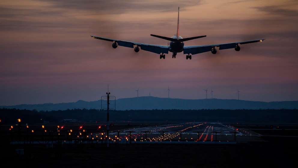 Flugzeug bei Nacht, Nachtflugverbot