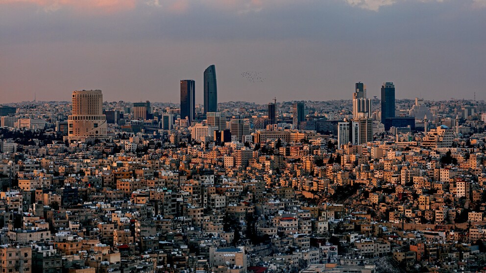 Blick über Amman, die Hauptstadt Jordaniens. Hier leben mehr als 4 Millionen Menschen, somit mehr als ein Drittel der Bevölkerung Jordaniens.