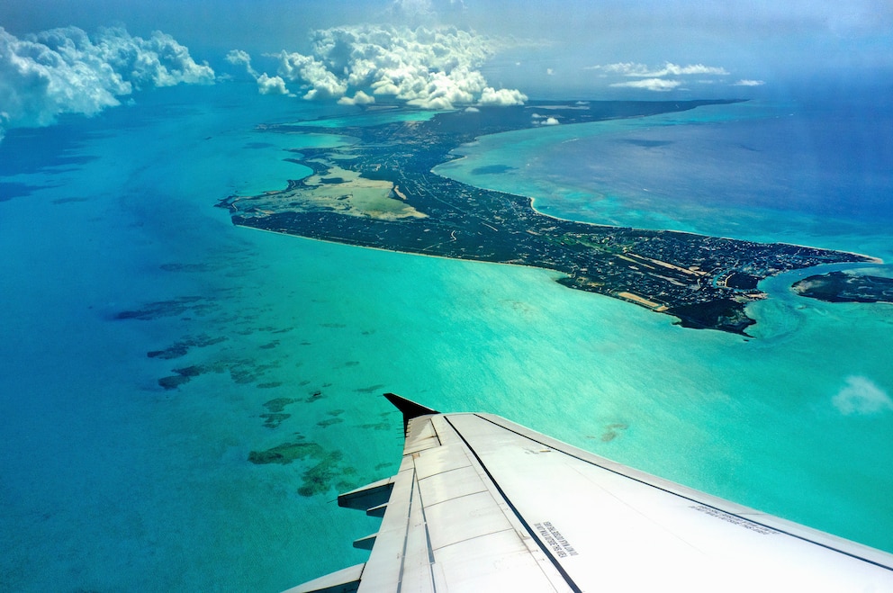 Blick auf Providenciales von den Turks- und Caicosinsel