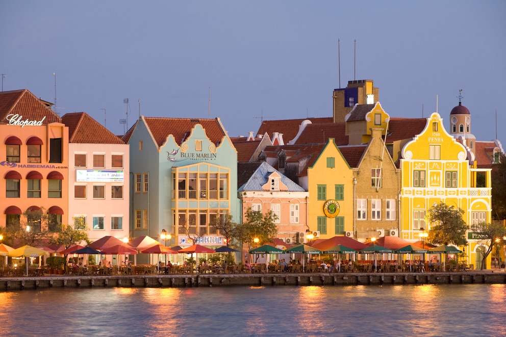 Pastellfarbenen Häuser auf der Insel Curaçao