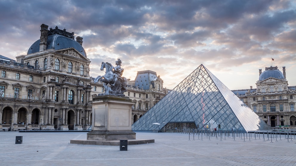 berühmte Sehenswürdigkeiten Europa – Fotos Louvre