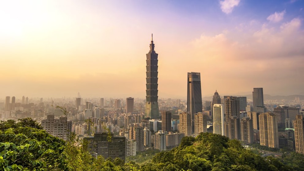 A skyscraper in Taipei at sunset