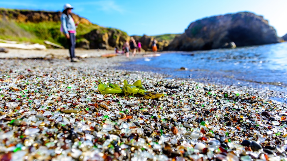 Meerglas an einem Strand