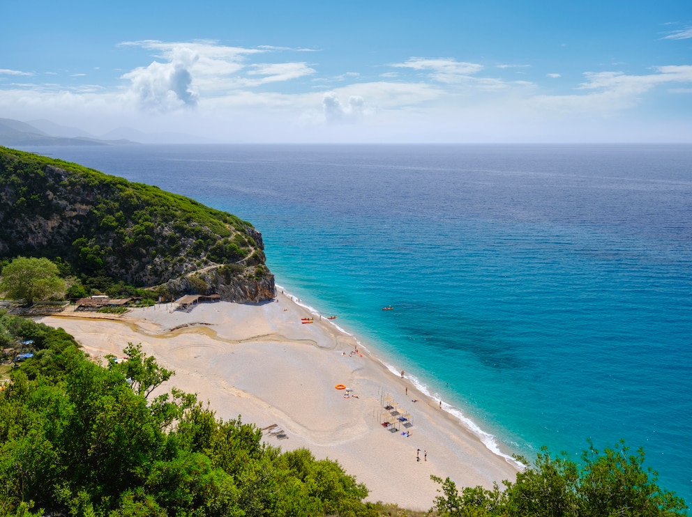 Der Gjipe-Strand zwischen Dhërmi und Himara ist einer der Traumstrände an der Albanischen Riviera.