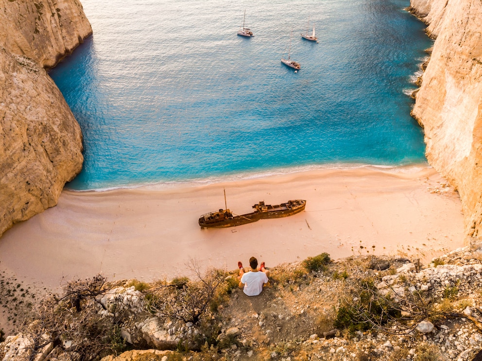 Luftaufnahme vom Strand Navagio auf der griechischen Insel Zakynthos