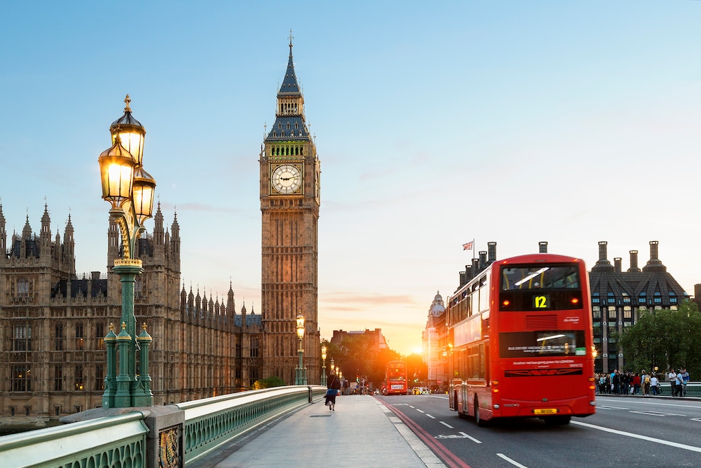 Blick auf den Big Ben von der Westminster Bridge aus