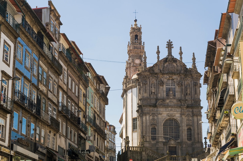 7. Igreja dos Clérigos – die bezaubernde Barockkirche in Porto