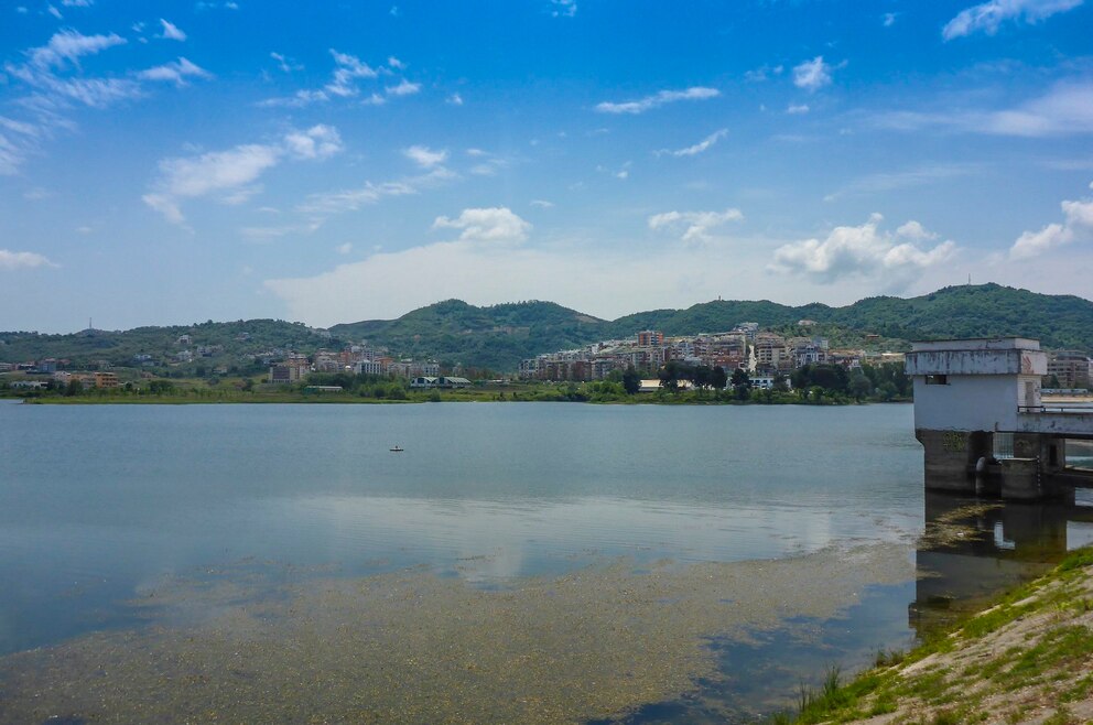 7. Der Große Park von Tirana liegt in der albanischen Hauptstadt und zu ihm gehört unter anderem ein künstlicher See