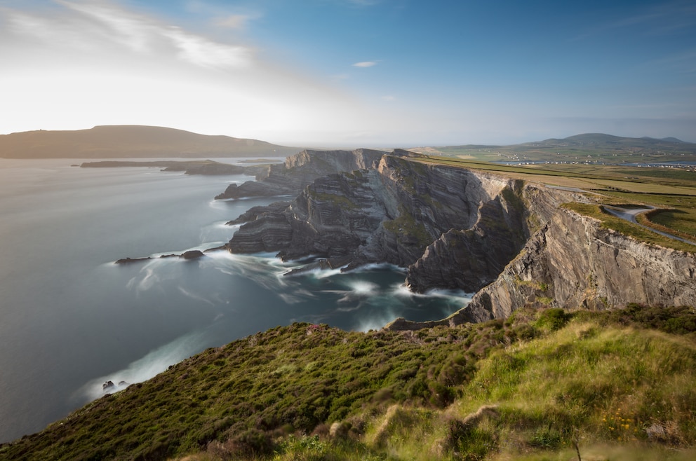 6. Ring of Kerry – die beeindruckende Küstenstraße um die Iveragh-Halbinsel im Südwesten des County Kerry ist perfekt für einen Roadtrip