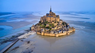 Der Klosterberg Mont-Saint-Michel in Frankreichs Normandie gehört zum UNESCO-Welterbe und ist eine beliebte Touristen-Attraktion.