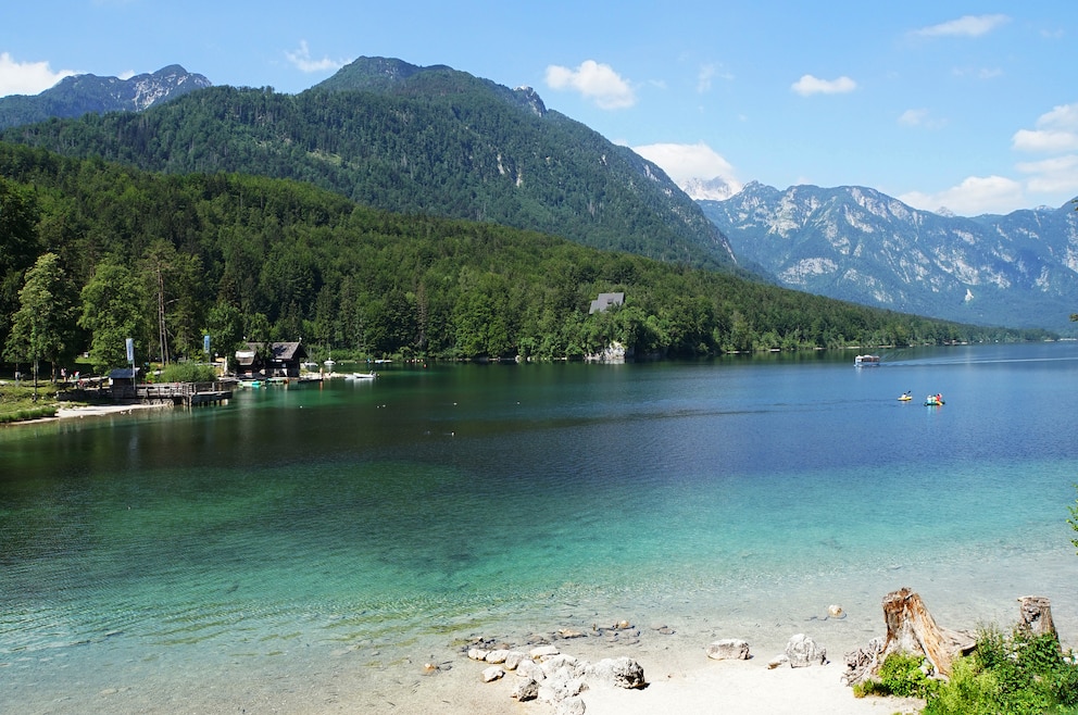 4. Bohinjsko jezero – der See im Nordwesten Sloweniens liegt im Gemeindegebiet von Bohinj und ist Teil des Triglav-Nationalparks