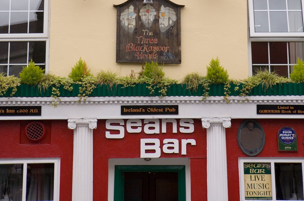 9. Den ältesten Pub Irlands (und vielleicht der Welt), Seans Bar, besuchen