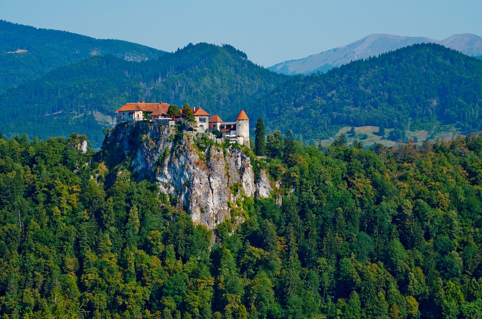 8. Burg von Bled (slow. Blejski grad) – die älteste Burg Sloweniens steht am Bleder See 