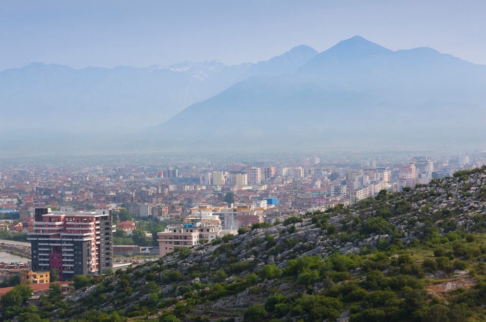 9. Shkodra ist eine Stadt im Norden Albaniens und wird auch als das „Tor zu den Albanischen Alpen“ bezeichnet