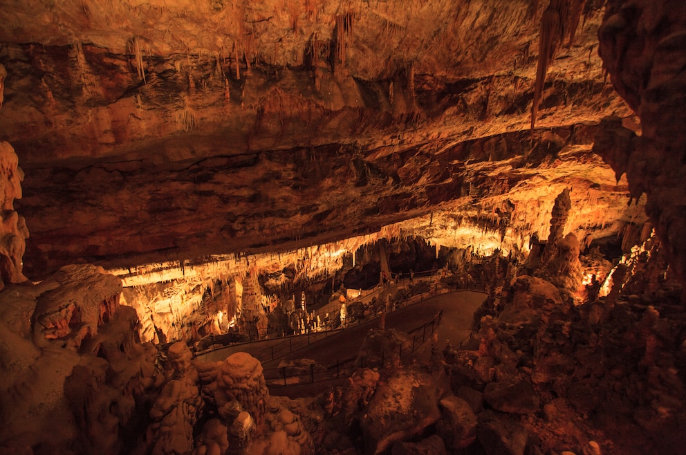 3. Höhlen von Postojna – das beeindruckende, 24 Kilometer lange Tropfsteinhöhlen-System befindet sich im Südwesten Sloweniens