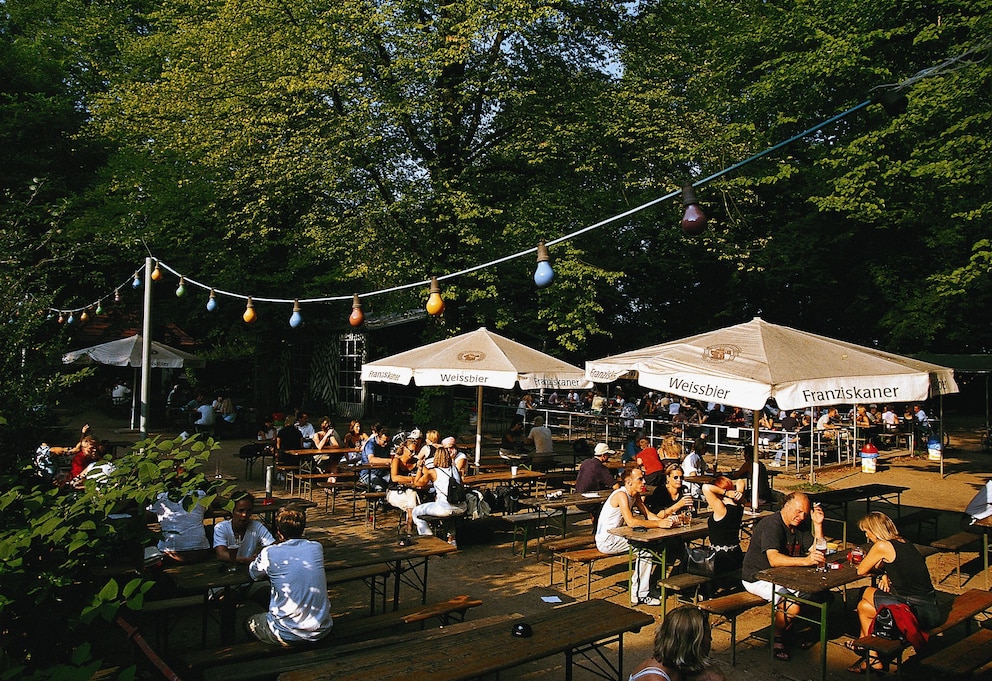 Mehr als 1000 Sitzplätze hält der Biergarten des Landhauses Walter bereit