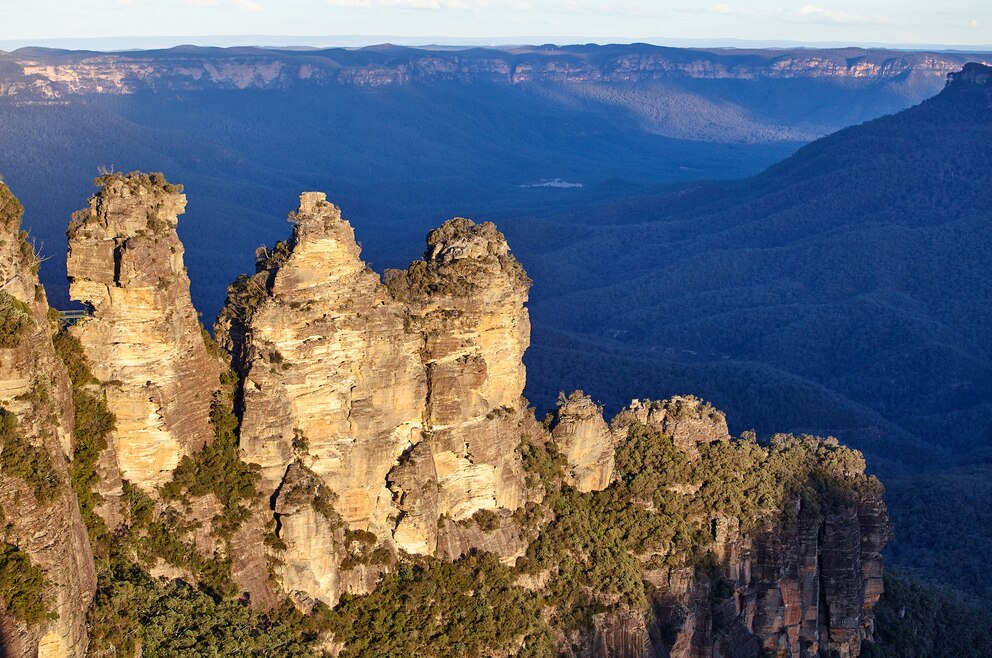 9. Von den Three Sisters aus einen wunderschönen Blick auf die Blue Mountains genießen oder gleich dort wandern gehen