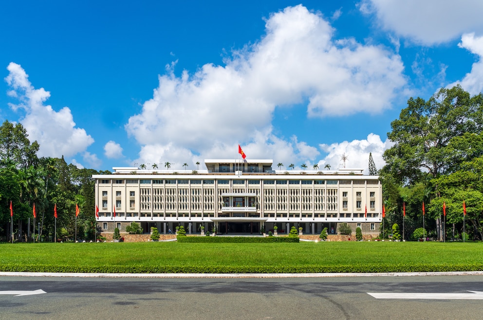 2. Wiedervereinigungspalast – der Palast ist ein Wahrzeichen von Ho-Chi-Minh-Stadt und hieß zwischen 1955 und 1975 Unabhängigkeitspalast