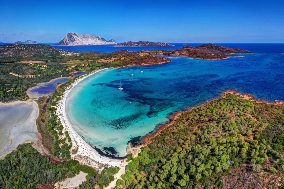 8. Sardinien – die beliebte italienische Urlaubsinsel liegt im Mittelmeer
