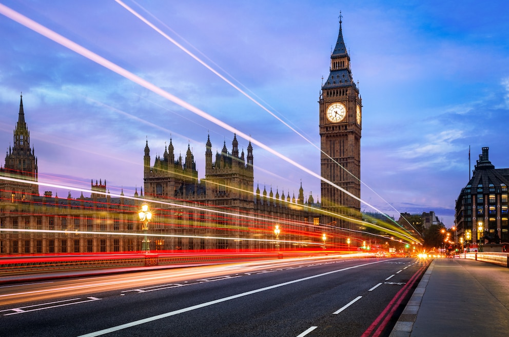7. Big Ben – gemeint ist umgangssprachlich oftmals der weltbekannte Uhrturm des Palace of Westminster. Der heißt tatsächlich „Elizabeth Tower“ und „Big Ben“ ist die mit 13,5 Tonnen größte und schwerste seiner fünf Glocken (offiziell: „Great Bell of Westminster“)