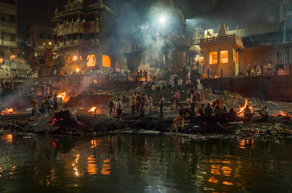 10. Varanasi – die Stadt im nordindischen Bundesstaat Uttar Pradesh gilt als spirituelle Hauptstadt des Landes. Zahlreiche Hindu-Pilger kommen hierher, um im Ganges zu baden und Bestattungsriten zu zelebrieren.