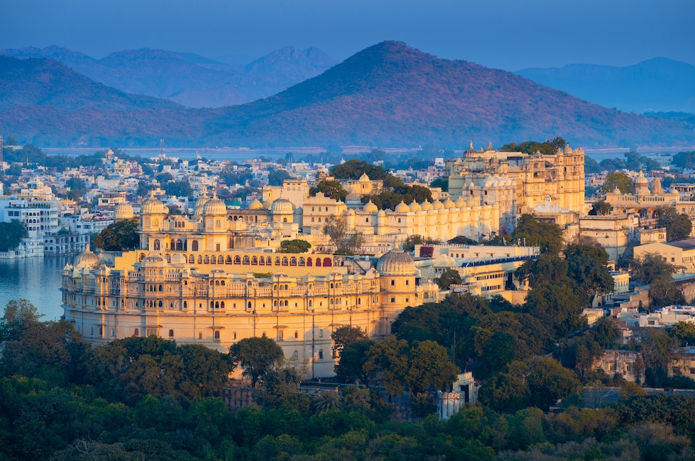 6. Udaipur – die Großstadt im westindischen Bundesstaat Rajasthan ist besonders für ihre prachtvollen Gebäude und künstlich angelegten Seen bekannt