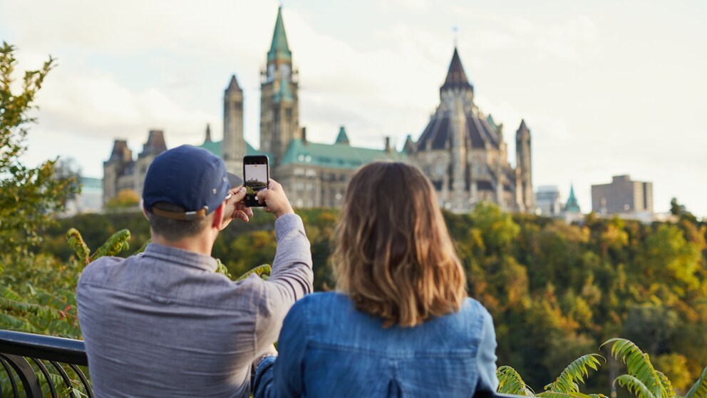 Märchenwald? Nein, Regierungssitz! In Ottawa ist selbst das Parlament von Wald umgeben.